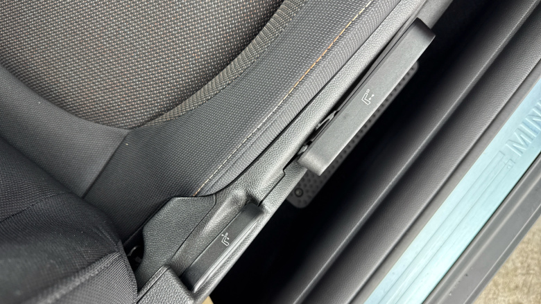 MINI Hatchback 1.5 Cooper Classic II 3dr [Comfort Pack] Petrol Hatchback